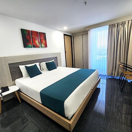 Hotel Be Suites Cali Exteriör bild